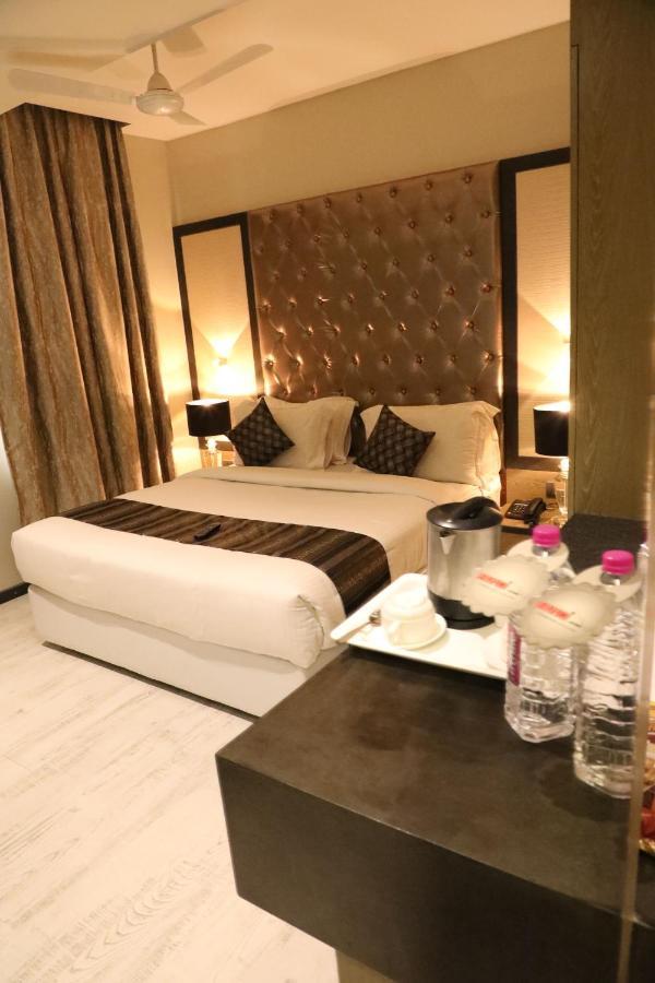 The Imperial Grand Hotell Ujjain Eksteriør bilde